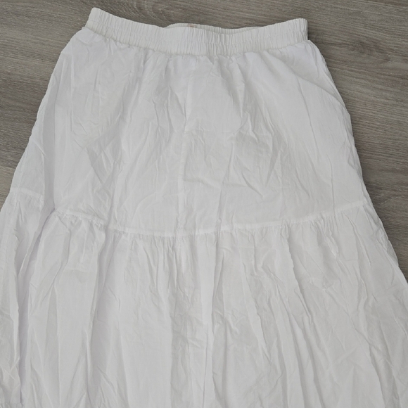Francesca's Collections White Maxi Skirt with Yellow Floral Hem - Picture 4 of 6